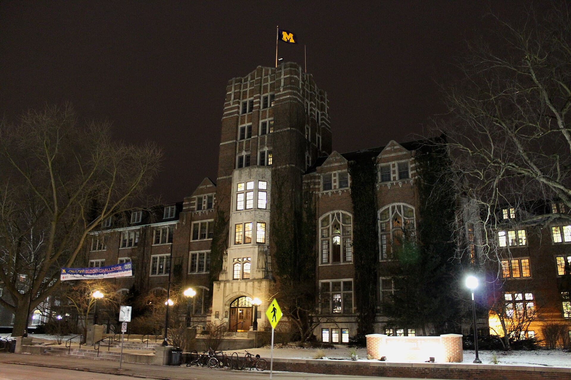 Michigan Union building at night